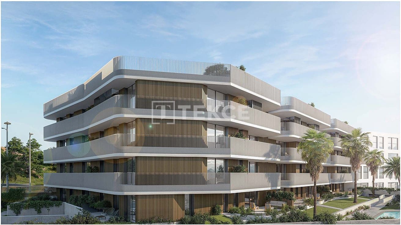 Piso de 2 habitaciones en Estepona en venta con piscina - 415.000 € (Ref: 10016961)