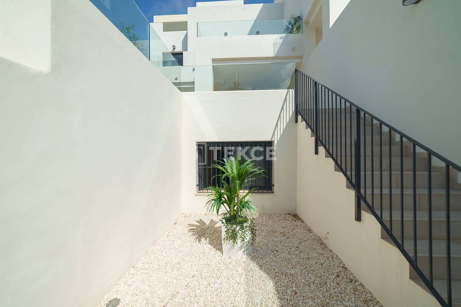 3 bedroom Villa for sale in Benalmadena with pool - € 700,000 (Ref: 10021845)