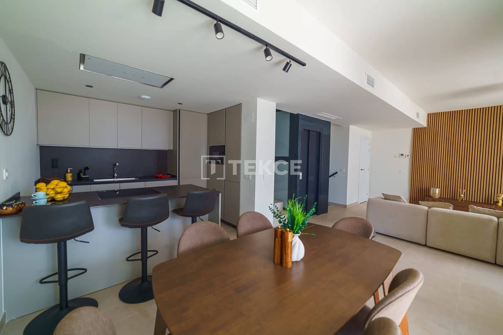 3 bedroom Villa for sale in Benalmadena with pool - € 700,000 (Ref: 10021845)