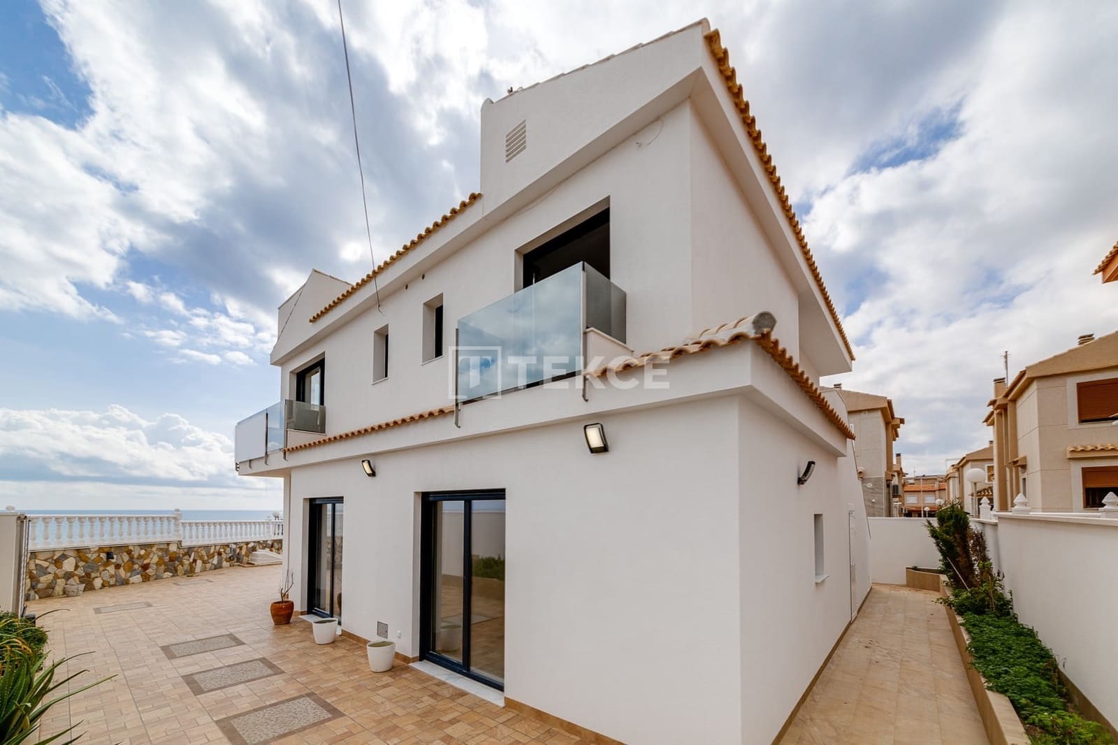 4 bedroom Villa for sale in Torrevieja with pool - € 990,000 (Ref: 10034791)