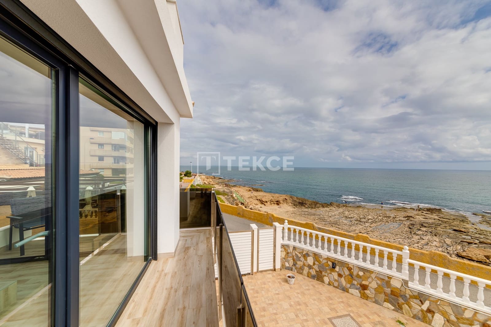 4 bedroom Villa for sale in Torrevieja with pool - € 990,000 (Ref: 10034791)
