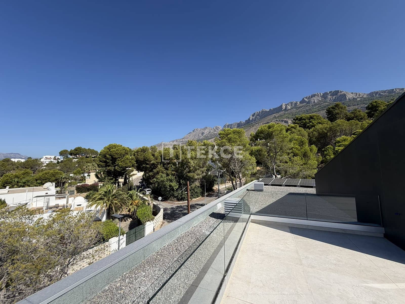 4 bedroom Villa for sale in Altea with pool - € 2,295,000 (Ref: 10037782)