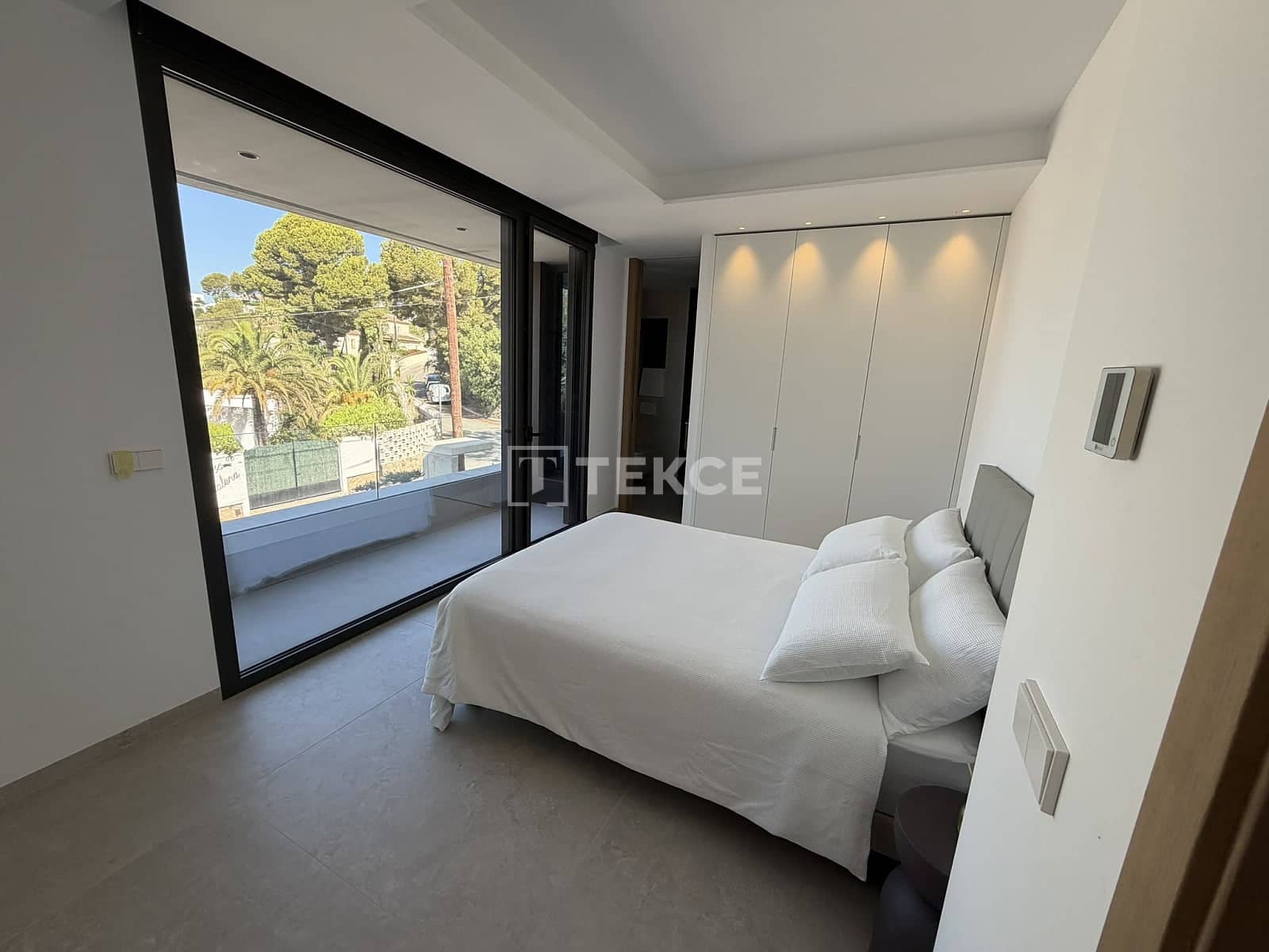 4 bedroom Villa for sale in Altea with pool - € 2,295,000 (Ref: 10037782)