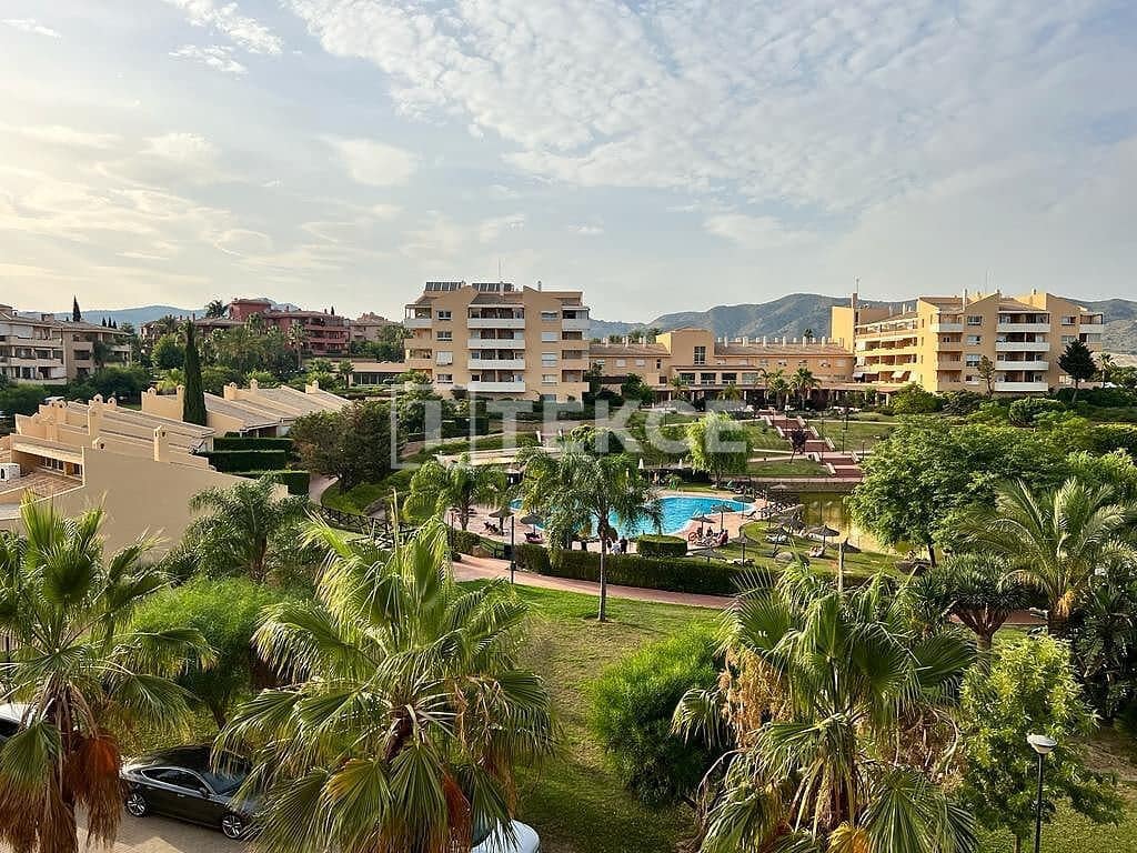 Piso de 2 habitaciones en Alhaurín de la Torre en venta con piscina - 365.000 € (Ref: 10097405)