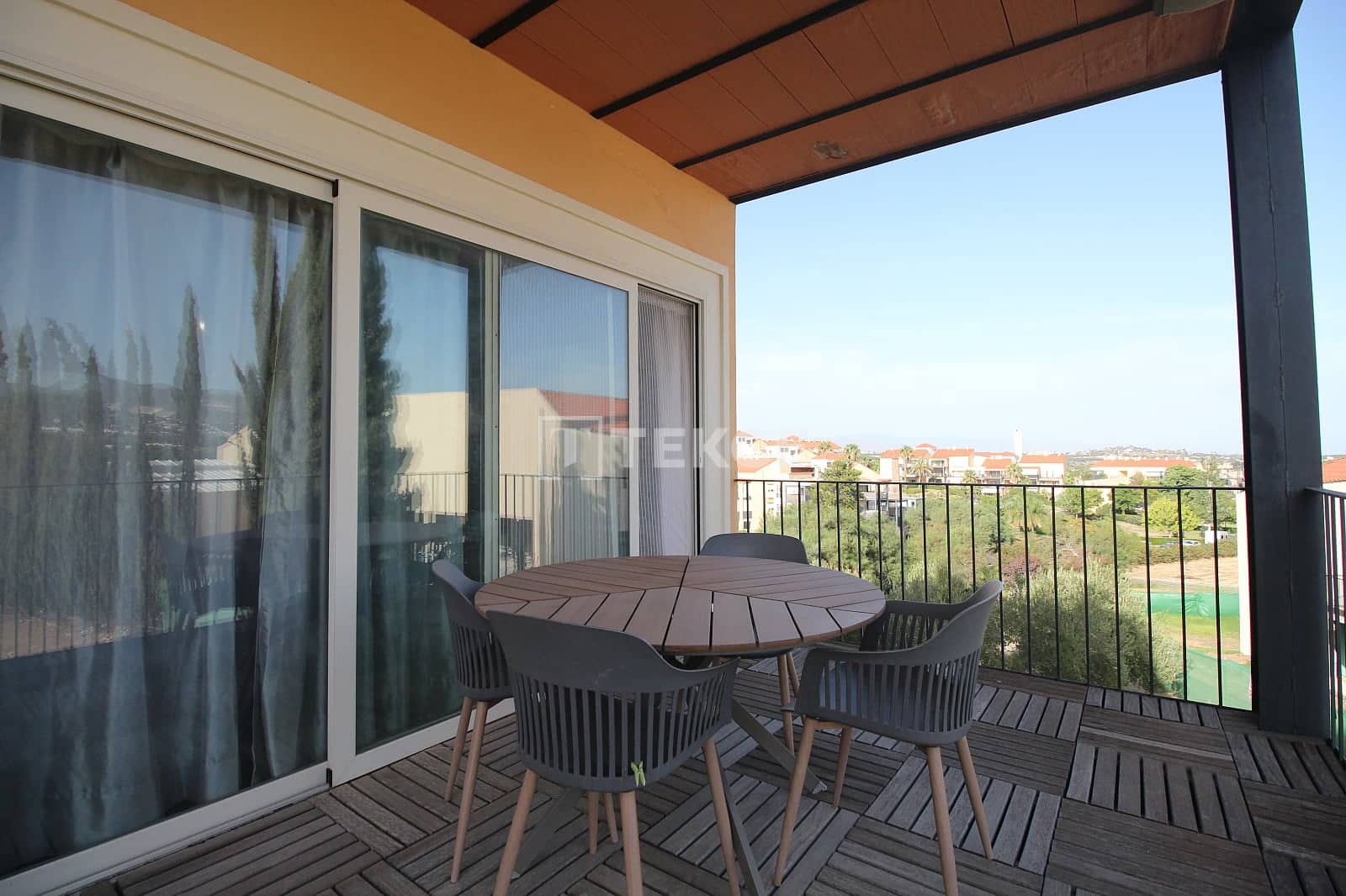 Piso de 2 habitaciones en Alhaurín de la Torre en venta con piscina - 365.000 € (Ref: 10097405)