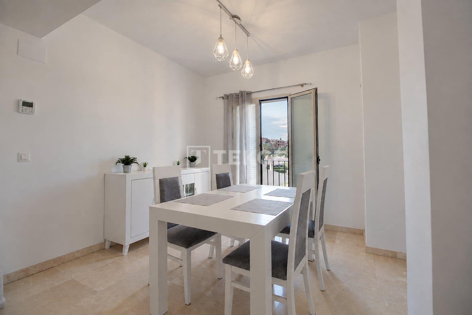 Piso de 2 habitaciones en Alhaurín de la Torre en venta con piscina - 365.000 € (Ref: 10097405)
