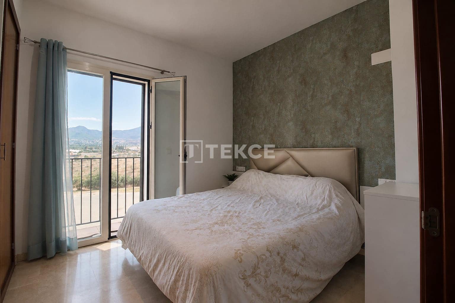 Piso de 2 habitaciones en Alhaurín de la Torre en venta con piscina - 365.000 € (Ref: 10097405)