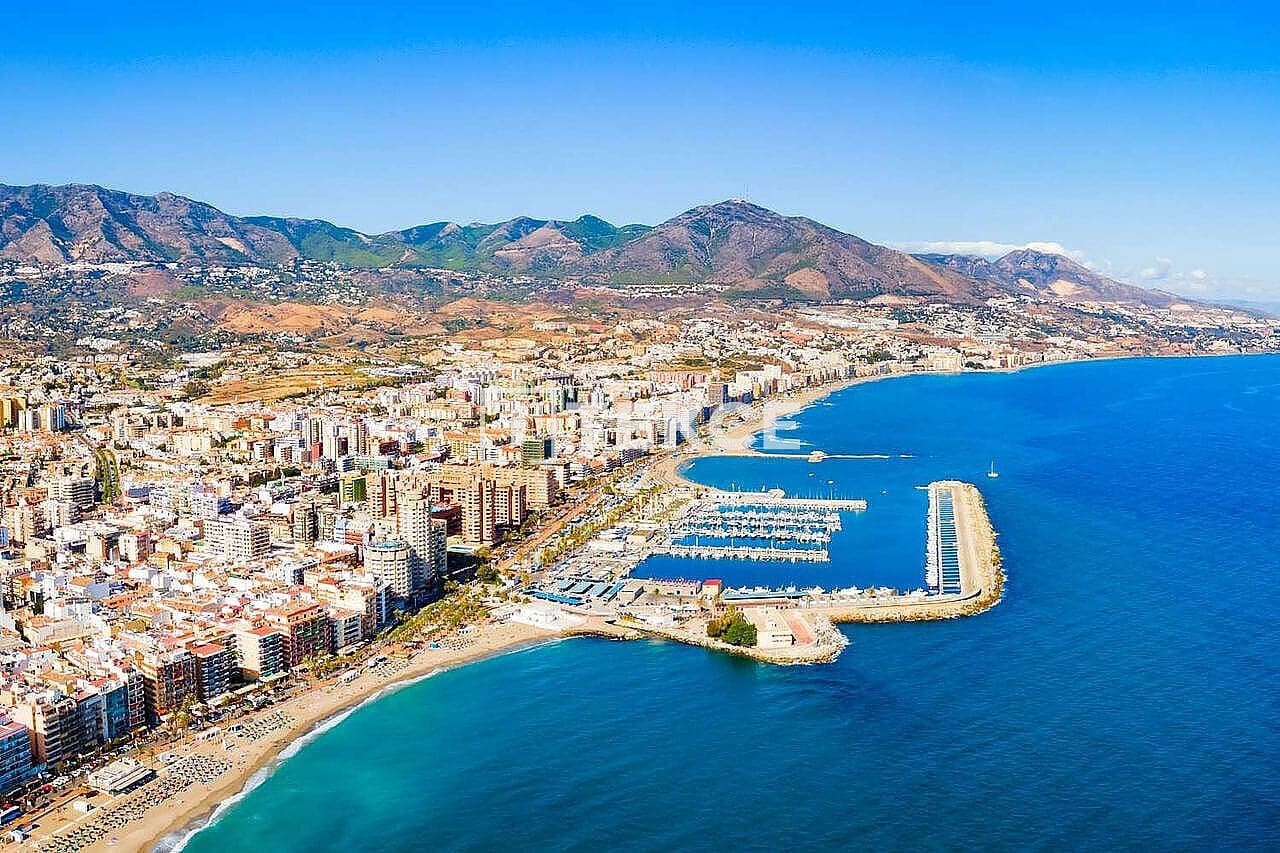 Piso de 2 habitaciones en Fuengirola en venta con piscina - 1.415.000 € (Ref: 10131033)