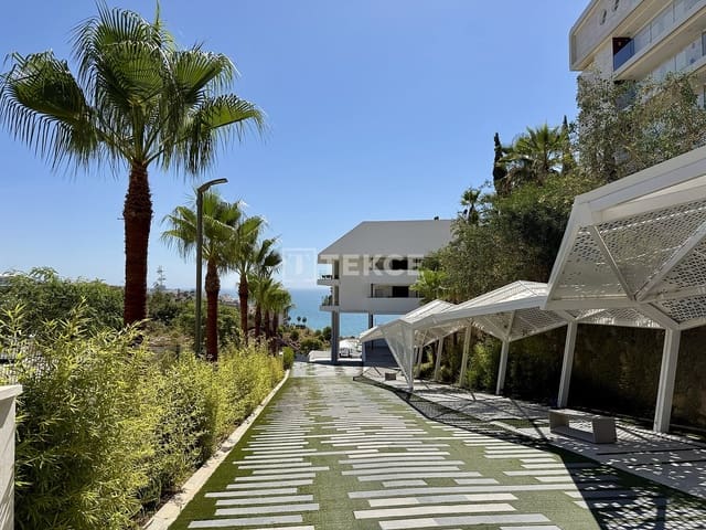 Piso de 2 habitaciones en El Higuerón, Fuengirola en venta con piscina garaje - 945.000 € (Ref: 10141570)
