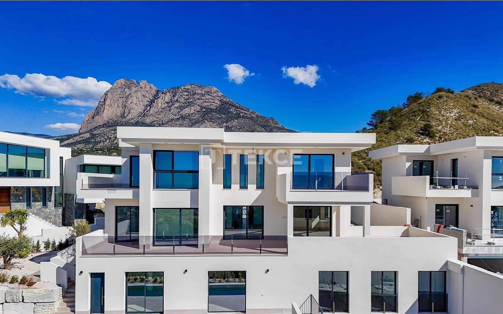 8 soverom Villa til salgs i Finestrat med svømmebasseng - € 2 600 000 (Ref: 10158840)