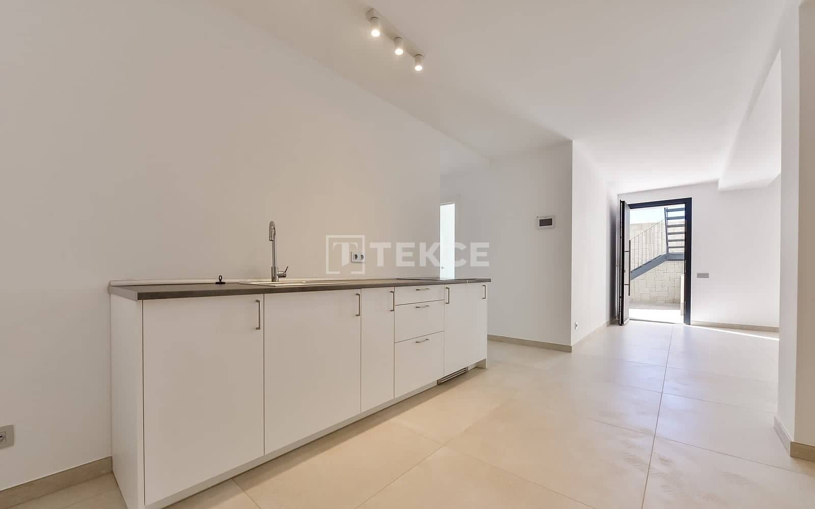 8 soverom Villa til salgs i Finestrat med svømmebasseng - € 2 600 000 (Ref: 10158840)