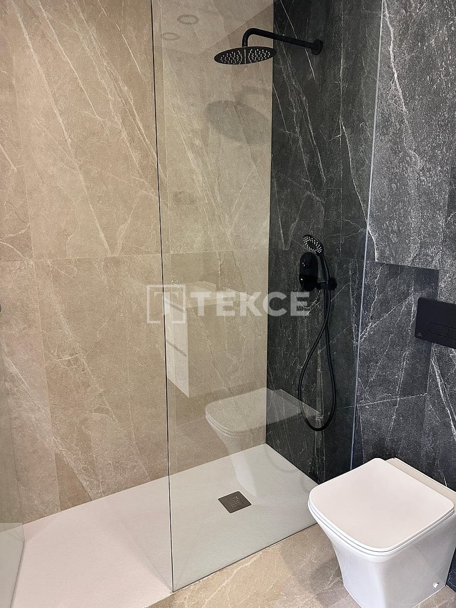 2 slaapkamer Flat te koop in Los Alcazares met zwembad garage - € 318.000 (Ref: 10165950)
