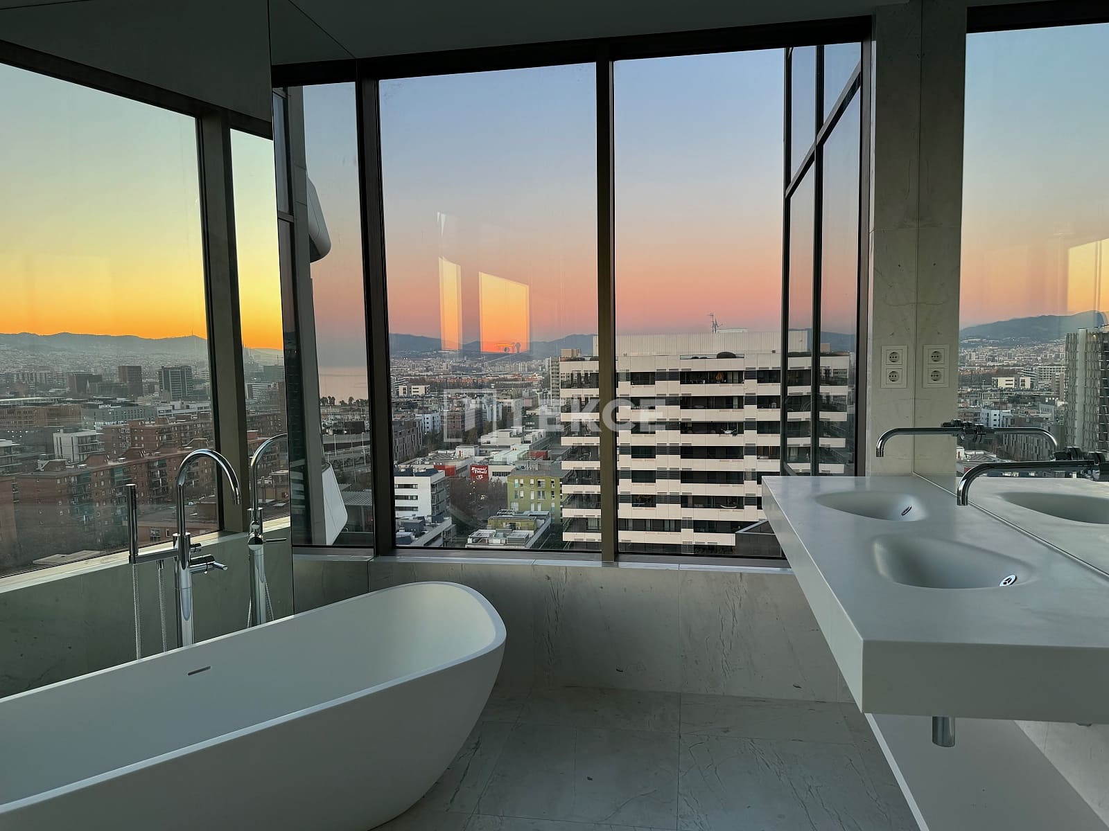 4 Zimmer Wohnung zu verkaufen in Barcelona Stadt mit Pool Garage - 5.665.000 € (Ref: 10176103)
