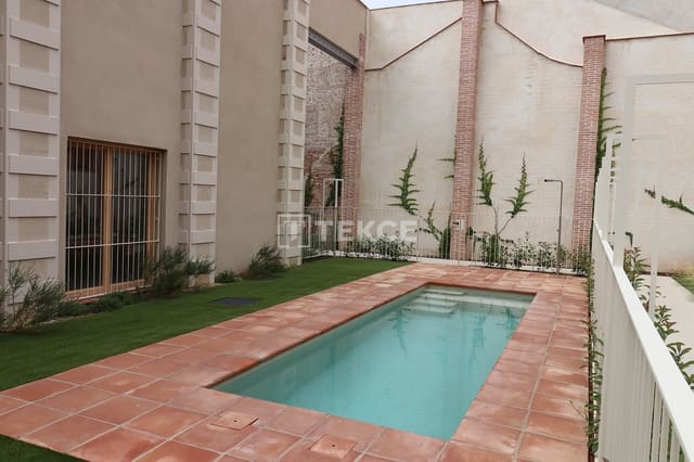 1 soveværelse Villa til salg i Provençals del Poblenou, Barcelona by med swimmingpool - € 1.025.000 (Ref: 10182273)