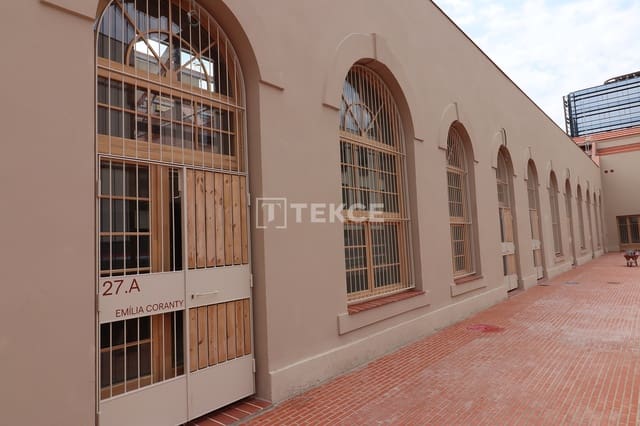 1 soveværelse Villa til salg i Provençals del Poblenou, Barcelona by med swimmingpool - € 1.025.000 (Ref: 10182273)
