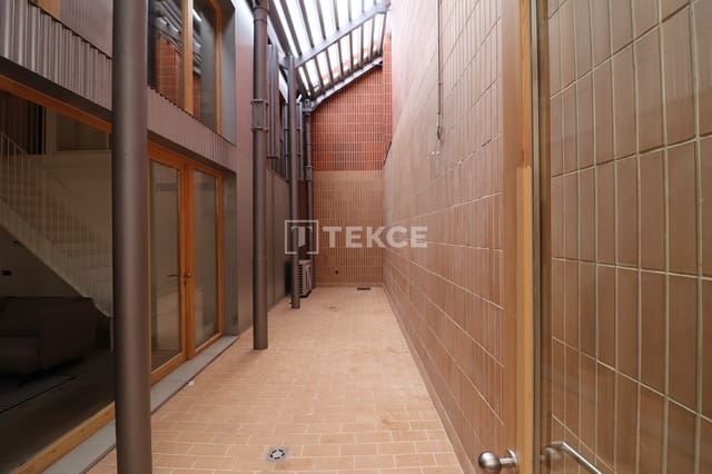 1 soveværelse Villa til salg i Provençals del Poblenou, Barcelona by med swimmingpool - € 1.025.000 (Ref: 10182273)
