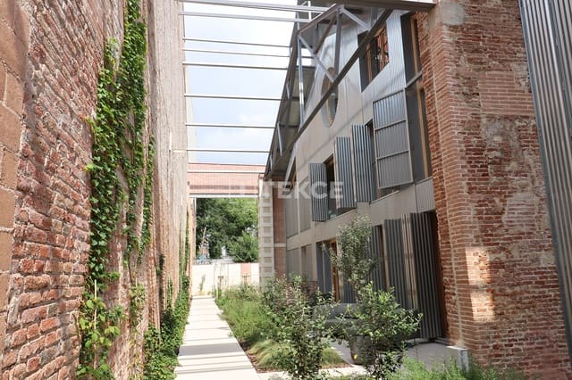1 soveværelse Villa til salg i Provençals del Poblenou, Barcelona by med swimmingpool - € 1.025.000 (Ref: 10182273)