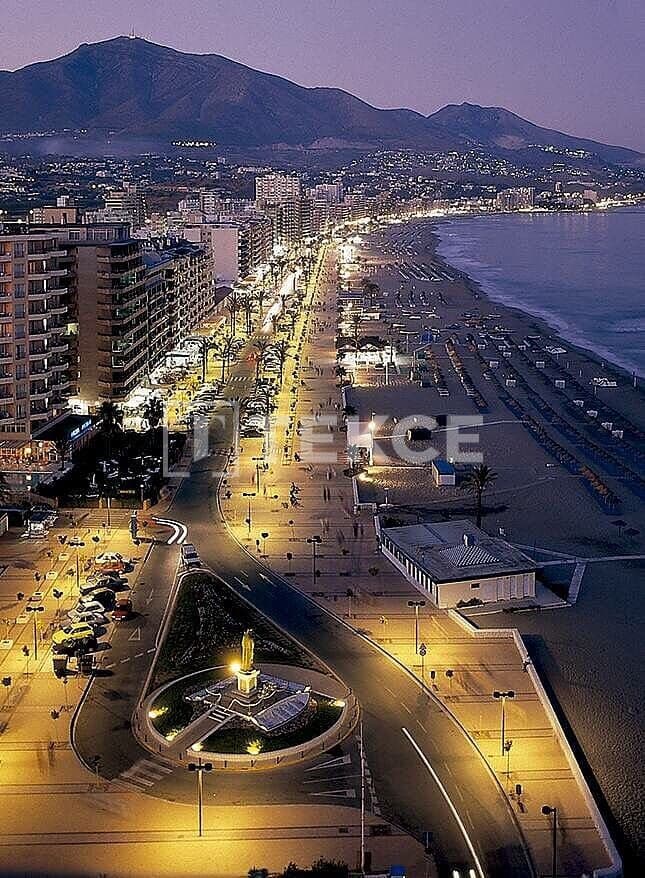 3 makuuhuone Asunto myytävänä paikassa Fuengirola mukana uima-altaan - 550 000 € (Ref: 8964568)