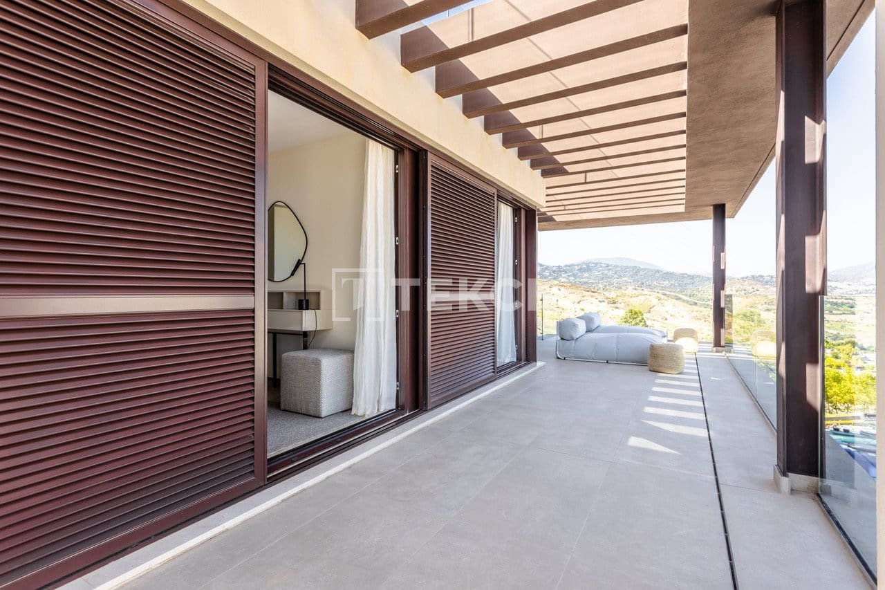 4 quarto Moradia para venda em Benahavis com piscina - 1 890 000 € (Ref: 8964575)