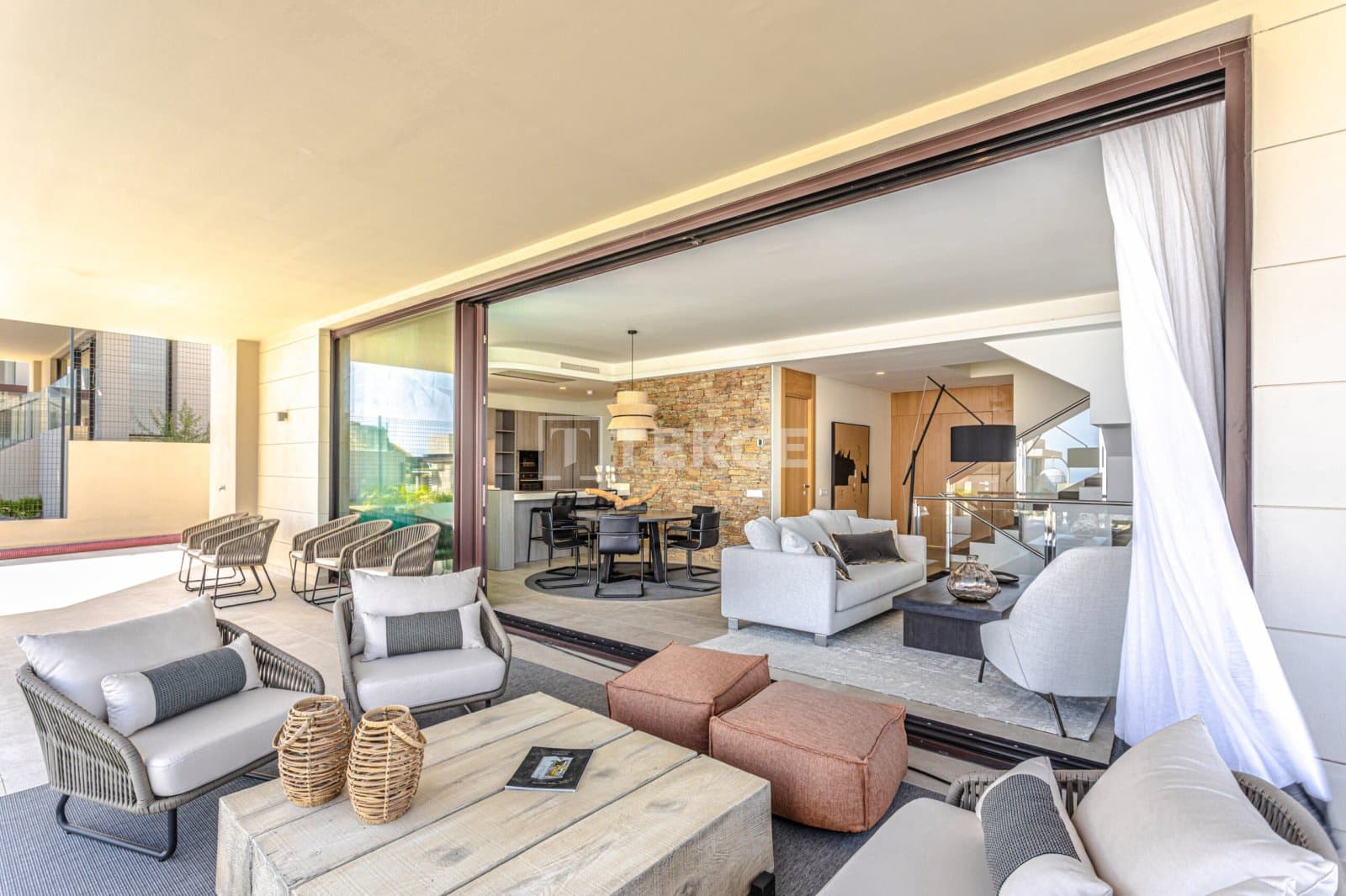 4 quarto Moradia para venda em Benahavis com piscina - 1 890 000 € (Ref: 8964575)