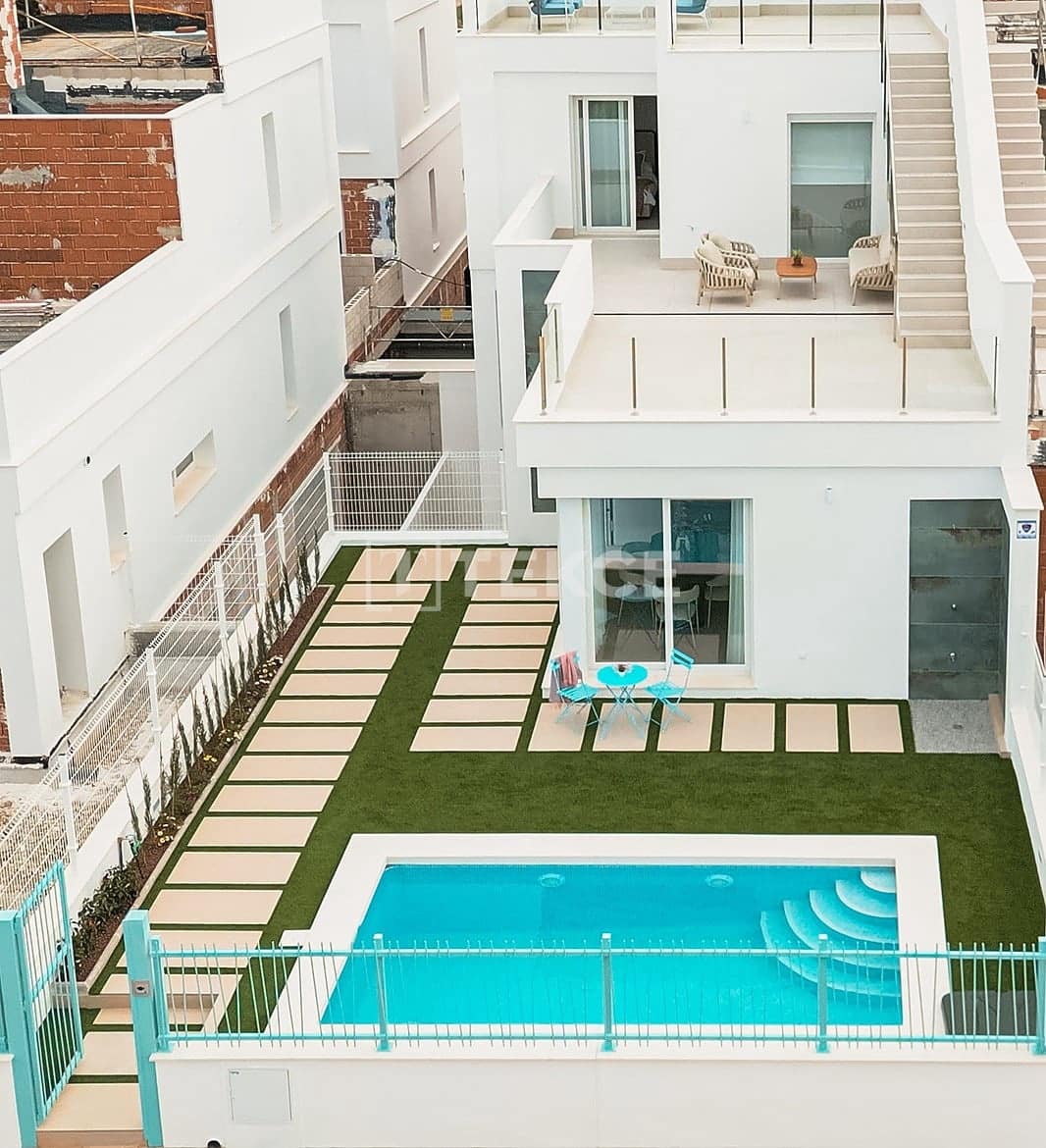 Chalet de 3 habitaciones en Los Alcázares en venta con piscina - 467.000 € (Ref: 8964587)