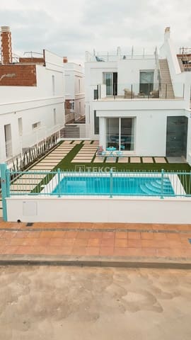 Chalet de 3 habitaciones en Los Alcázares en venta con piscina - 467.000 € (Ref: 8964587)