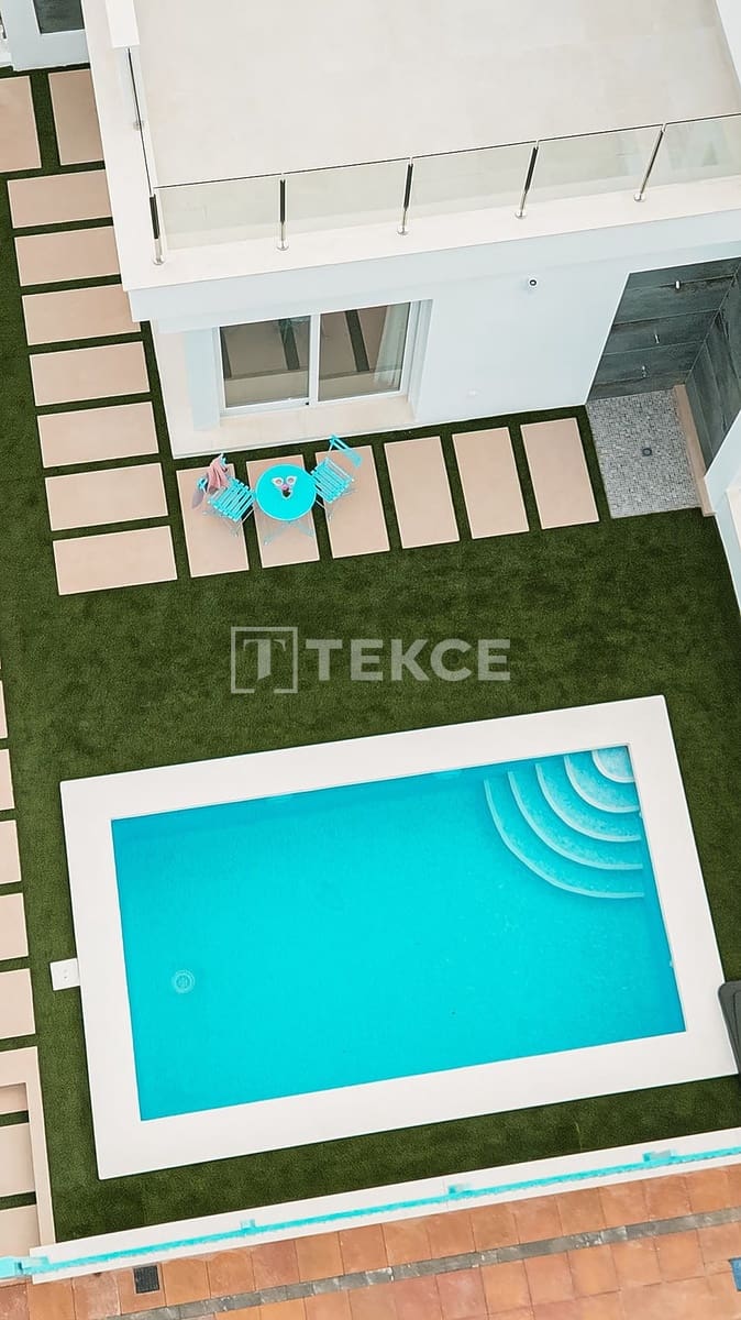 Chalet de 3 habitaciones en Los Alcázares en venta con piscina - 467.000 € (Ref: 8964587)