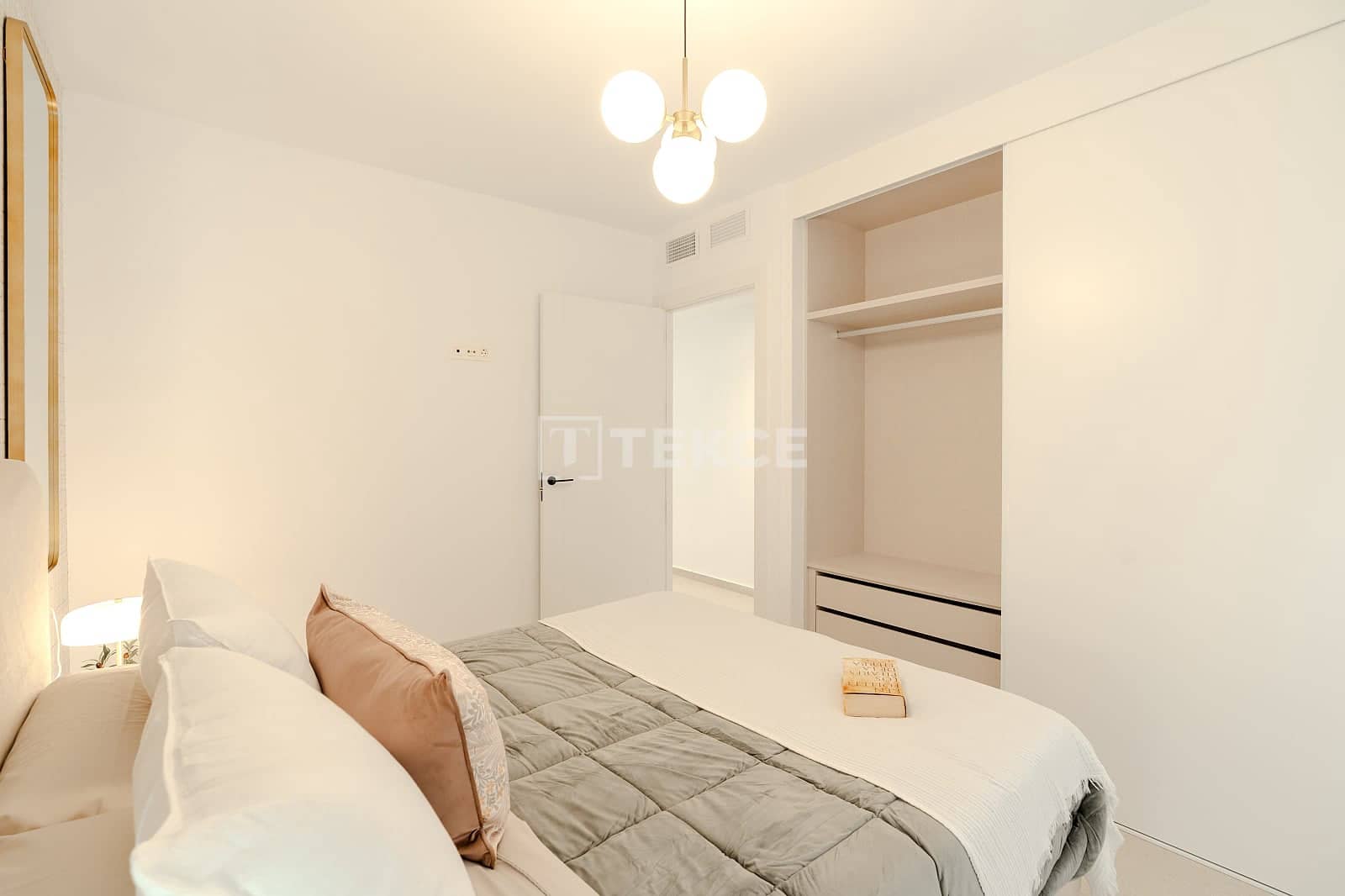 Chalet de 3 habitaciones en Los Alcázares en venta con piscina - 467.000 € (Ref: 8964587)