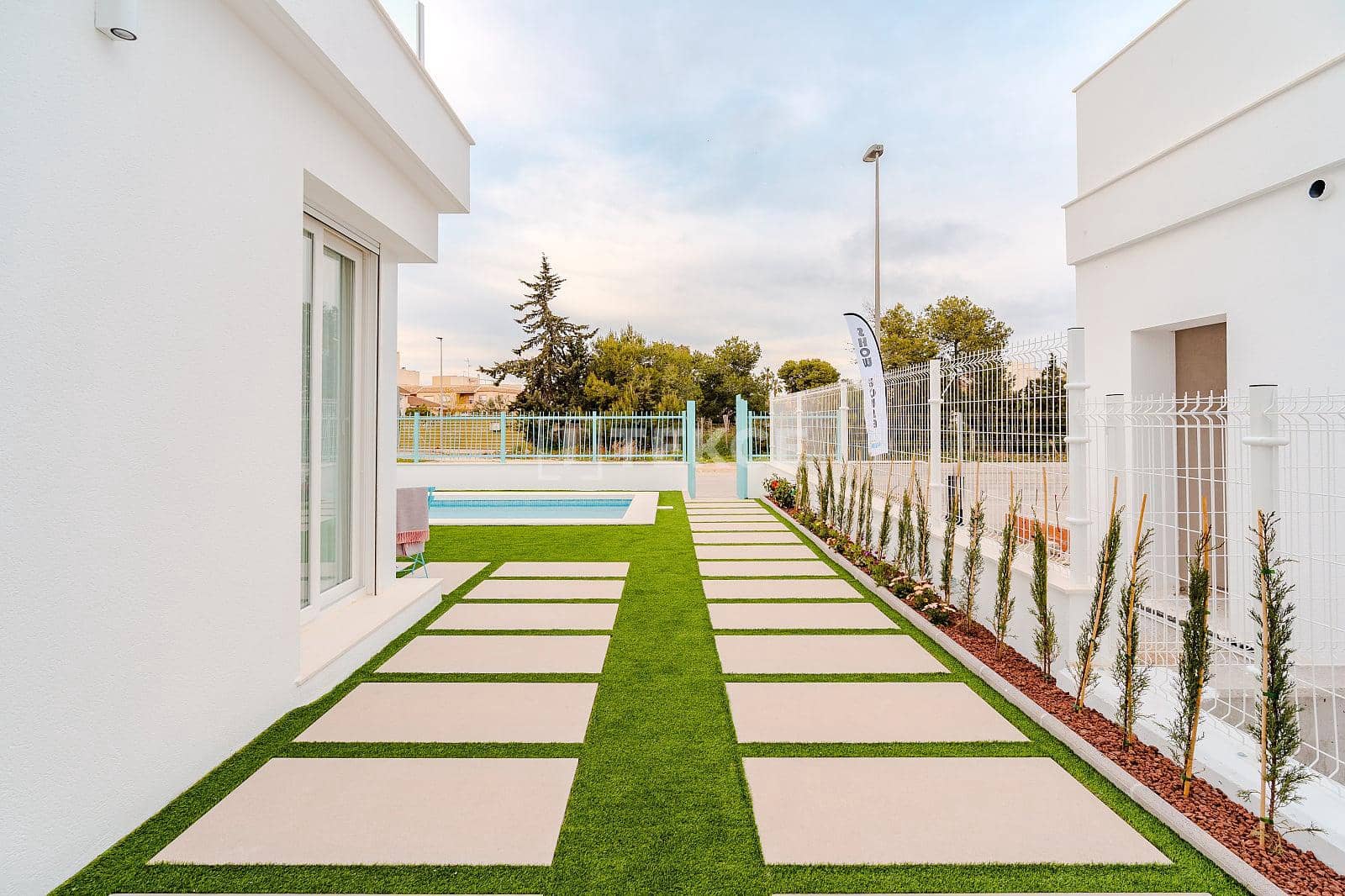 Chalet de 3 habitaciones en Los Alcázares en venta con piscina - 467.000 € (Ref: 8964587)