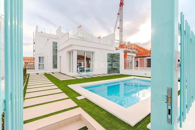 Chalet de 3 habitaciones en Los Alcázares en venta con piscina - 467.000 € (Ref: 8964587)