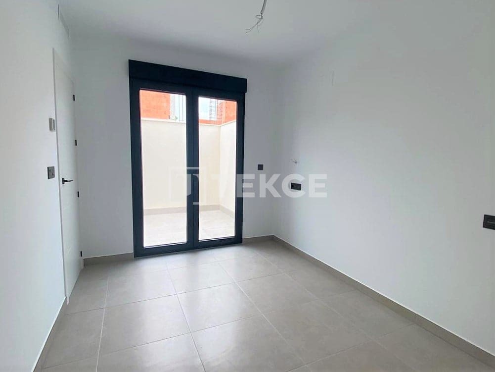 3 slaapkamer Villa te koop in Los Alcazares met zwembad - € 420.000 (Ref: 8964615)