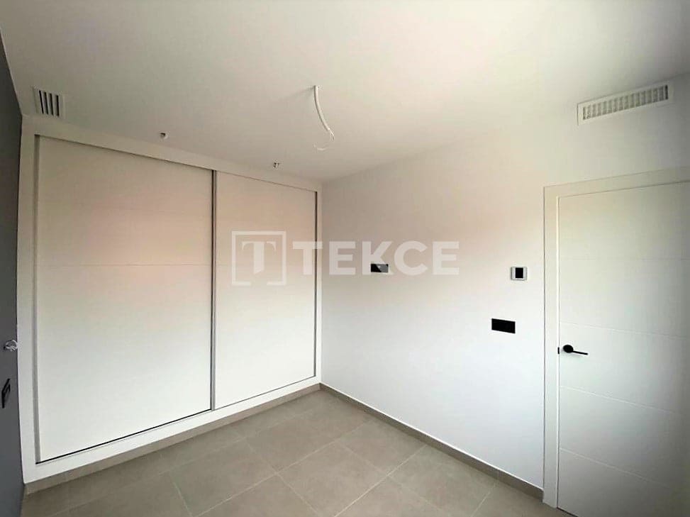 3 slaapkamer Villa te koop in Los Alcazares met zwembad - € 420.000 (Ref: 8964615)