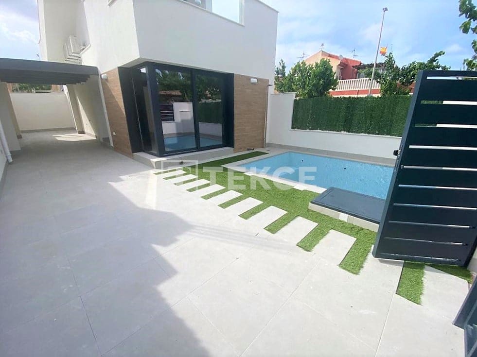 3 slaapkamer Villa te koop in Los Alcazares met zwembad - € 420.000 (Ref: 8964615)