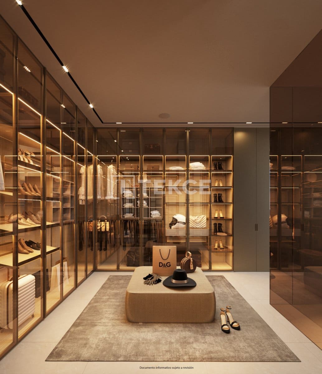 4 bedroom Villa for sale in Estepona with pool - € 14,100,000 (Ref: 8964652)