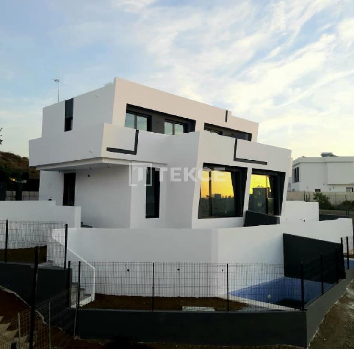 3 slaapkamer Villa te koop in Torre del Mar met zwembad - € 580.000 (Ref: 8964656)
