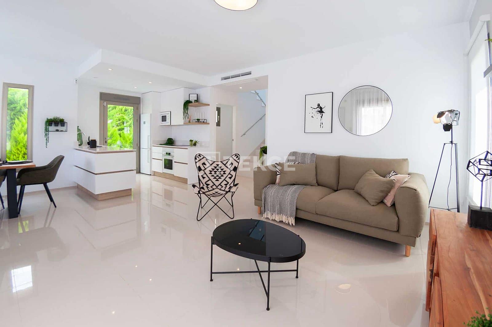 3 sypialnia Willa na sprzedaż w Los Alcazares z basenem - 545 000 € (Ref: 8964677)