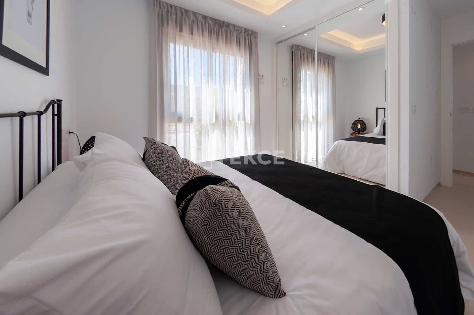 3 sypialnia Willa na sprzedaż w Los Alcazares z basenem - 545 000 € (Ref: 8964677)