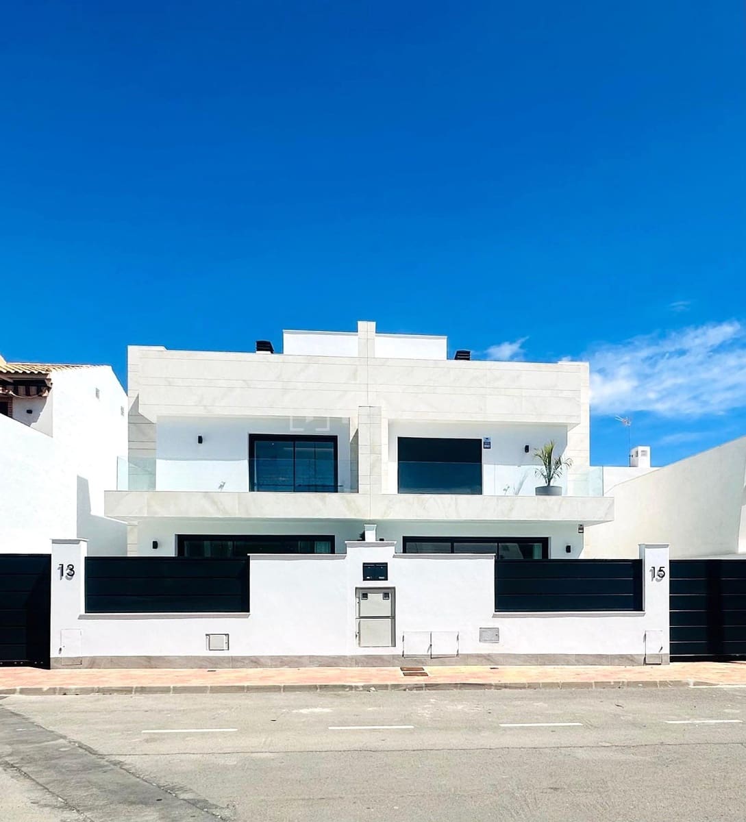 3 slaapkamer Villa te koop in San Pedro del Pinatar met zwembad - € 439.000 (Ref: 8964740)