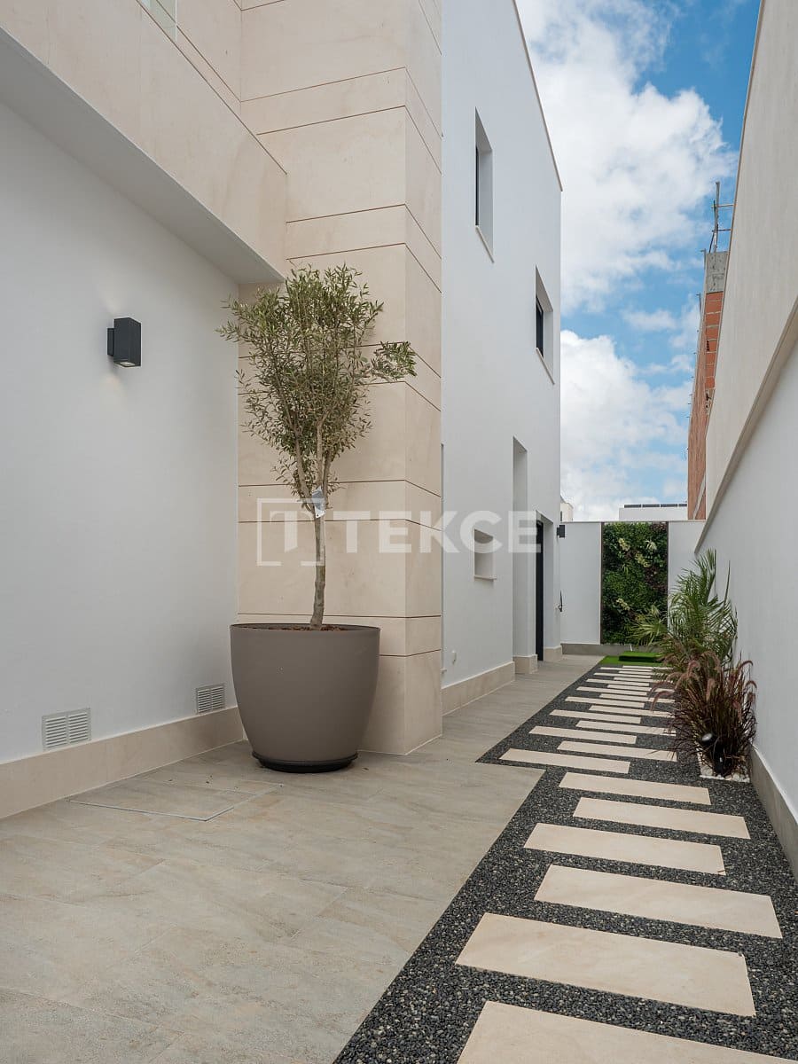 3 slaapkamer Villa te koop in San Pedro del Pinatar met zwembad - € 439.000 (Ref: 8964740)
