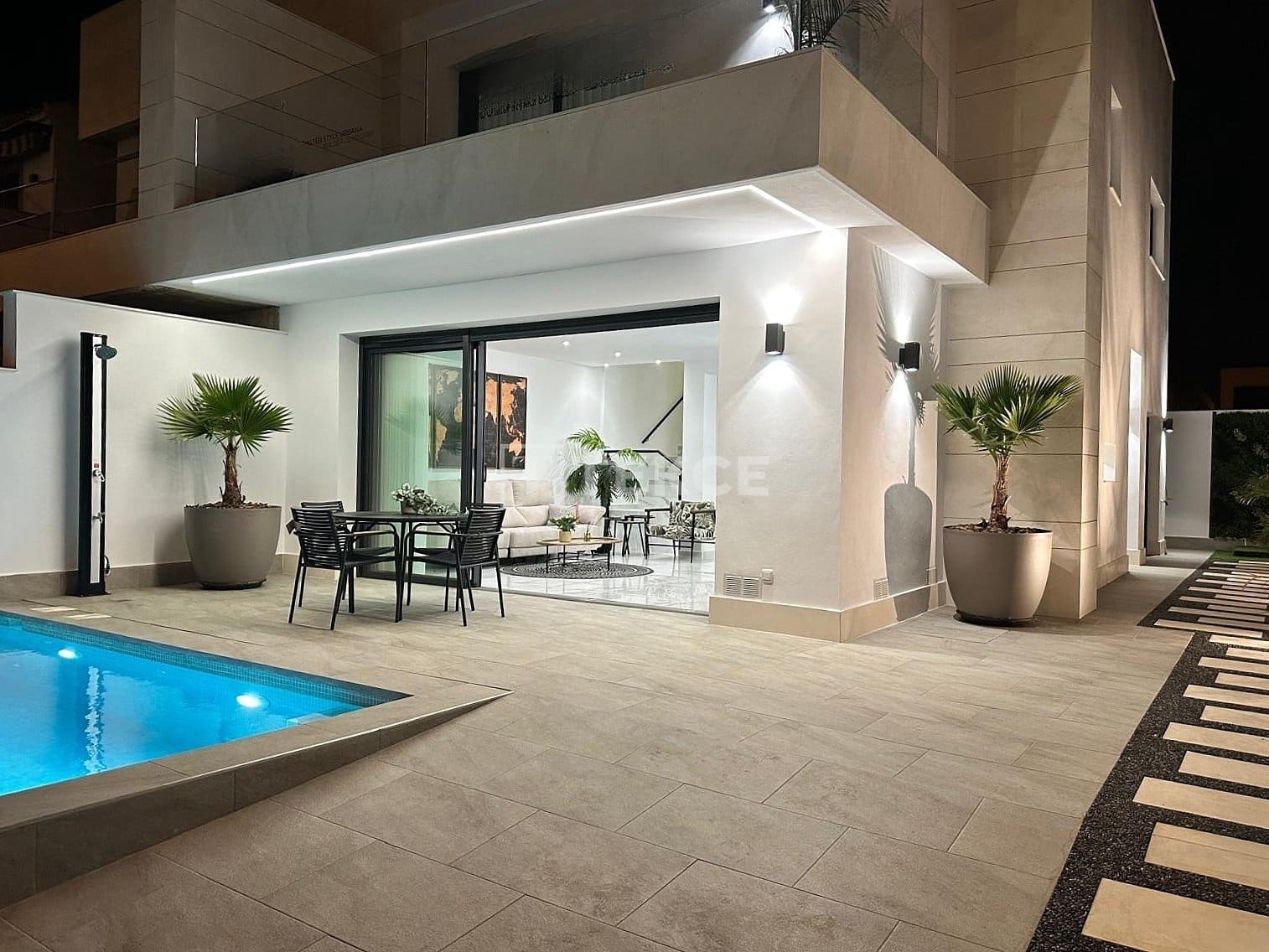 3 slaapkamer Villa te koop in San Pedro del Pinatar met zwembad - € 439.000 (Ref: 8964740)