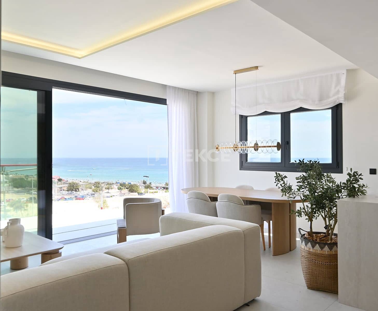 2 slaapkamer Flat te koop in Torrevieja met zwembad - € 620.000 (Ref: 8964784)
