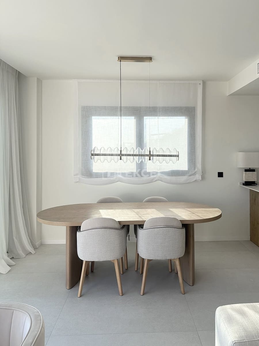 2 slaapkamer Flat te koop in Torrevieja met zwembad - € 620.000 (Ref: 8964784)
