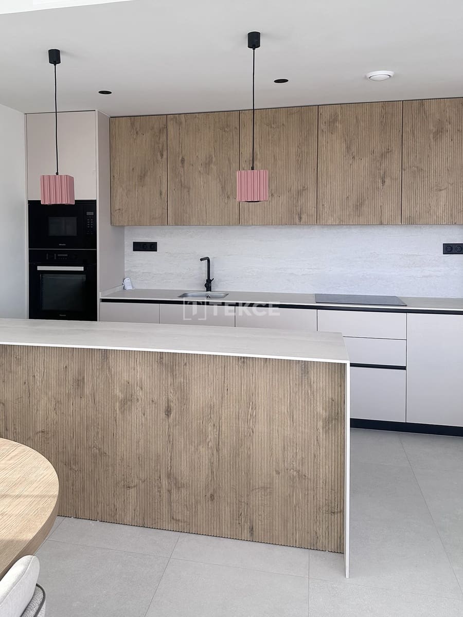 2 slaapkamer Flat te koop in Torrevieja met zwembad - € 620.000 (Ref: 8964784)