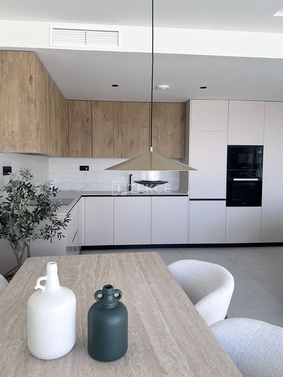 2 slaapkamer Flat te koop in Torrevieja met zwembad - € 620.000 (Ref: 8964784)