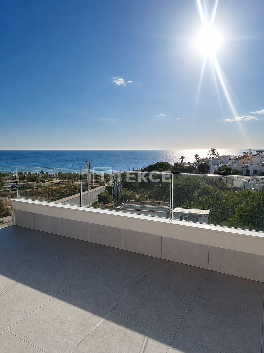 2 slaapkamer Flat te koop in Torrevieja met zwembad - € 620.000 (Ref: 8964784)