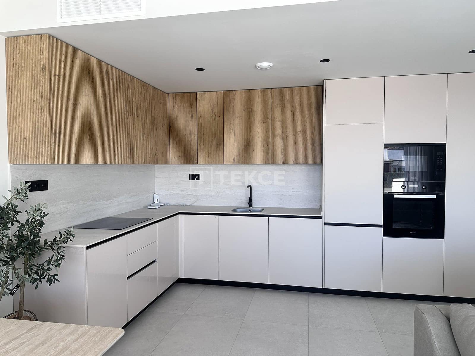 2 slaapkamer Flat te koop in Torrevieja met zwembad - € 620.000 (Ref: 8964784)