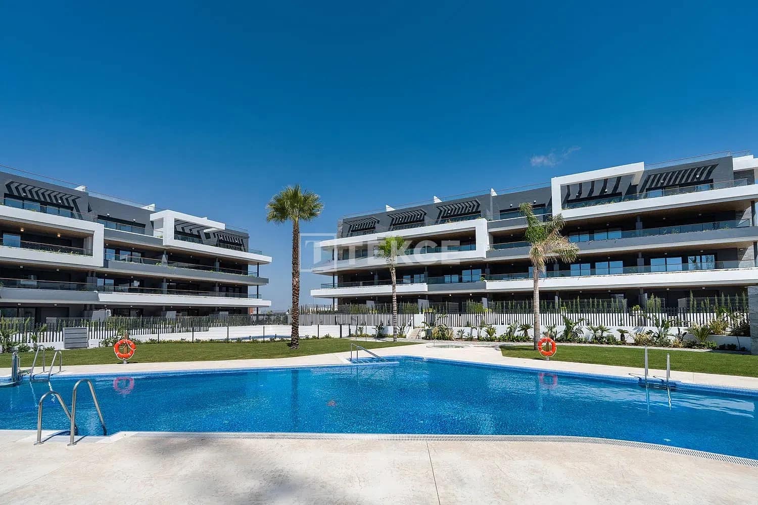 2 slaapkamer Flat te koop in Torrevieja met zwembad - € 298.000 (Ref: 8964792)