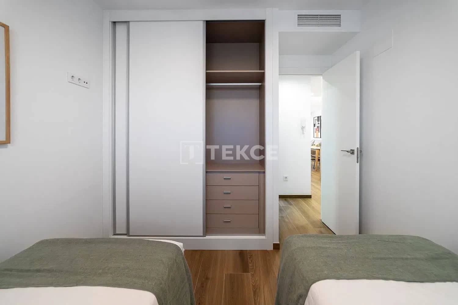 2 makuuhuone Asunto myytävänä paikassa Torrevieja mukana uima-altaan - 331 000 € (Ref: 8964794)