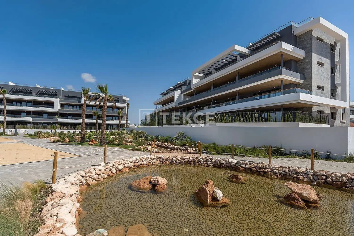 2 makuuhuone Asunto myytävänä paikassa Torrevieja mukana uima-altaan - 331 000 € (Ref: 8964794)