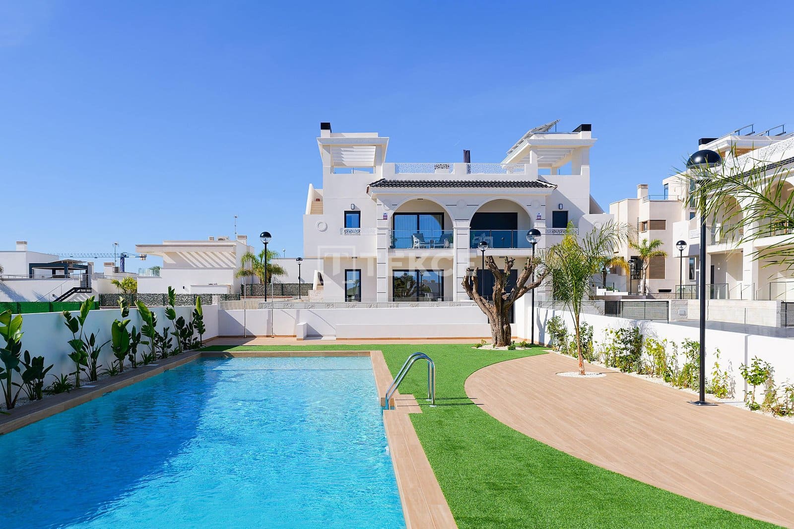 2 bedroom Flat for sale in Ciudad Quesada with pool - € 327,000 (Ref: 8964811)